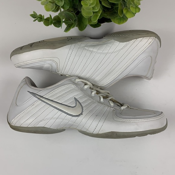 Nike sneakers - Picture 8 of 9